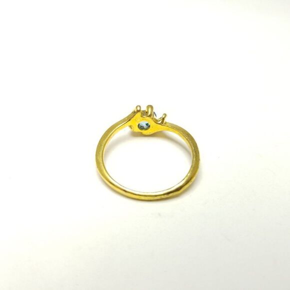 Vintatge Blue Rhinestone Solitare Ring, Gold Tone Band, Minimal Design, Estate - Picture 5 of 7